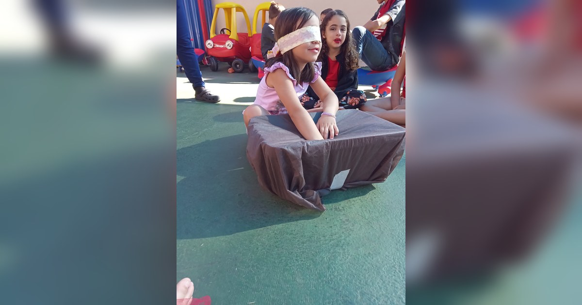 Quatro crianças estão visíveis, algumas parcialmente. Tema - robótica infantil Goiânia na Escola Aclive, Setor Vila Rosa, Goiânia, Goiás.